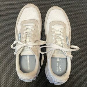 Women’s size 8 Reebok shoes